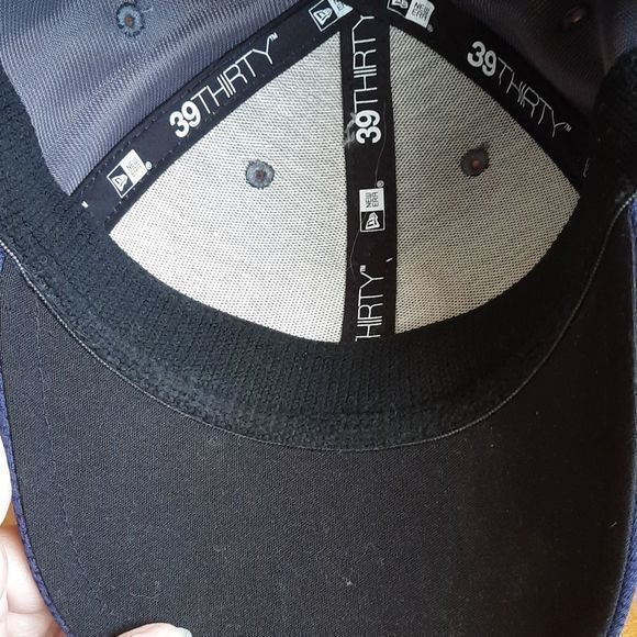 Like NEW- Buffalo Sabres basebal hat, child/youth - Picture 11 of 11